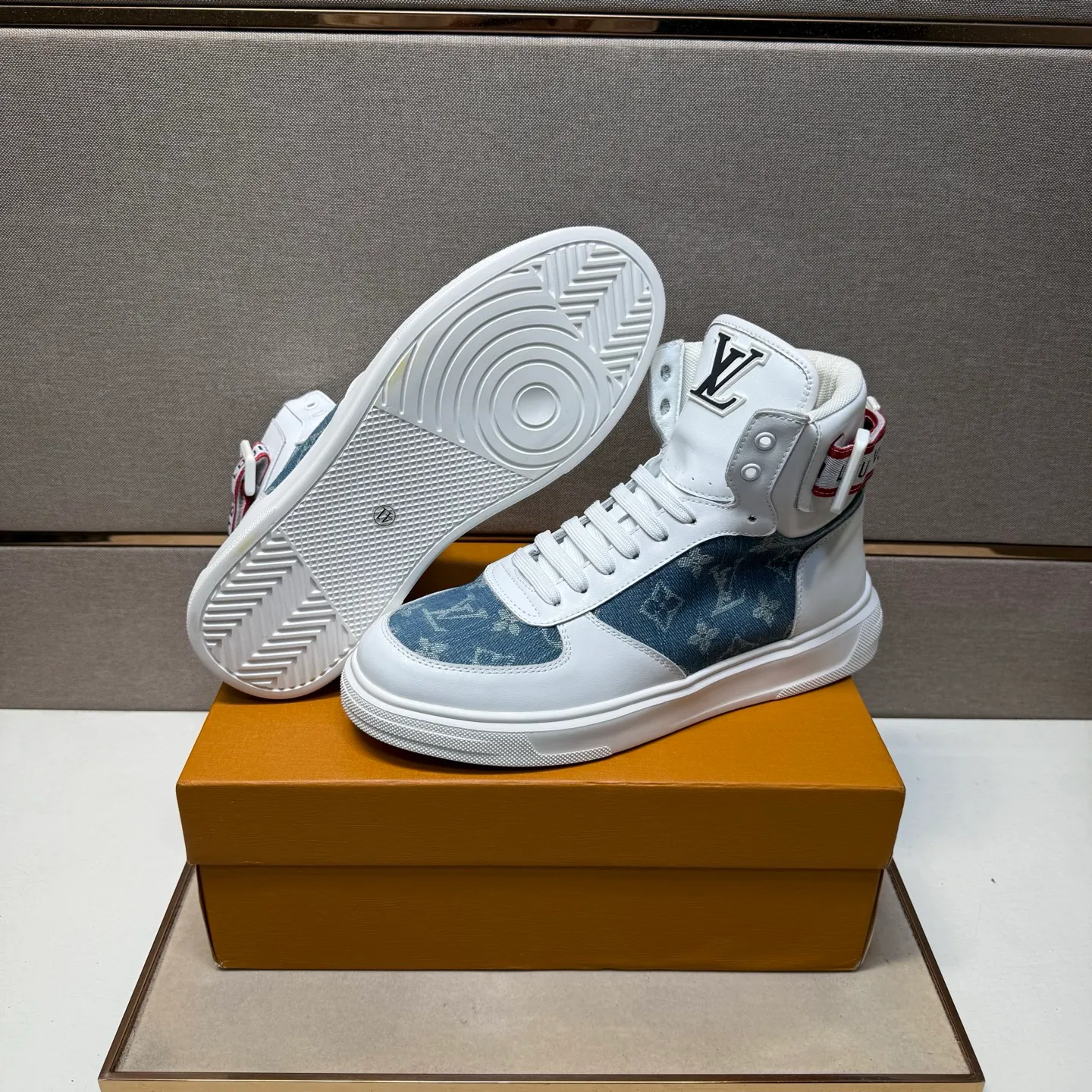 ⬛️Men's shoes 💰p420 [LV～] Men's high-top casual shoes 2025z cabinet sales simultaneously 🔶Size: 38-44 #️⃣ 🔷2 colors🔜The upper is made of multi-material splicing➕Mesh lining, comfortable and breathable, sole: original comfortable and wear-resistant outsole, ⚠️real thing📱photographed🎬real thing is better📢📢📢
